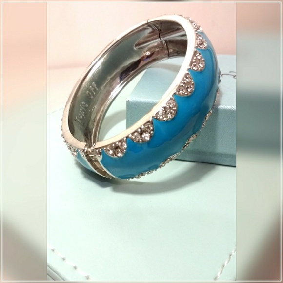 Tip It Off Jewelry - Top It Off enamel hinged cuff *NWOT